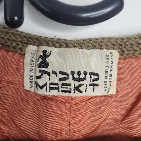 Vintage brown wool vest with embroidery - Picture 15 of 16